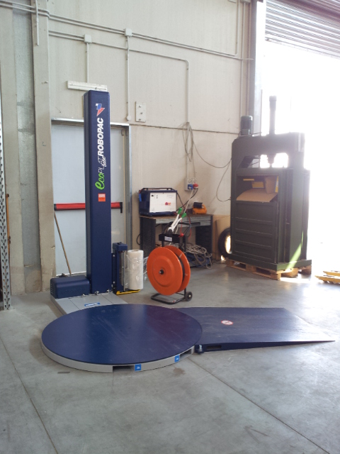 20120327_104306.jpg Fasciapallet con rampa - Azienda distribuzione ricambi - Marcianise (CE)