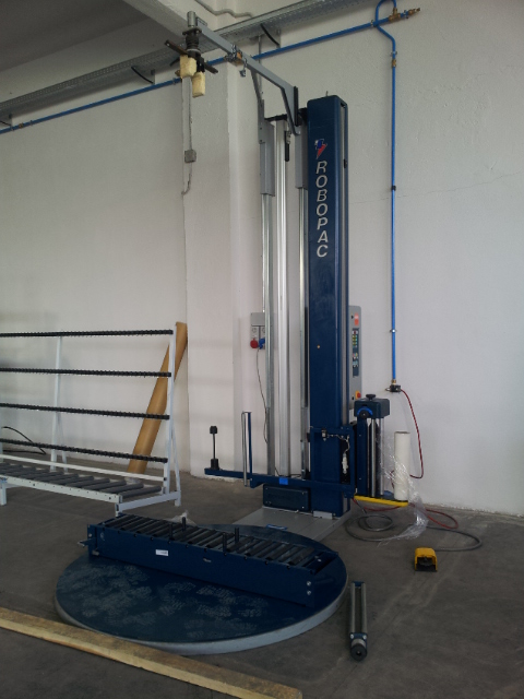 20120423_103148.jpg Fasciatrice per infissi con rulliera - Fabbrica infissi - Nola (NA)