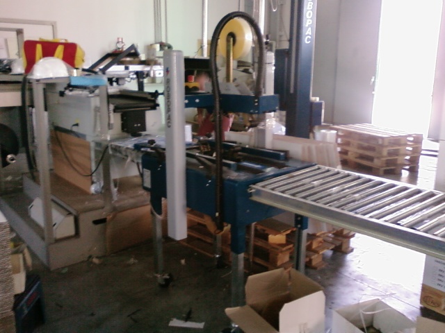 Foto0+113.jpg Impianto di nastratura scatole - Ind. stampaggio materie plastiche - Carinaro (CE)