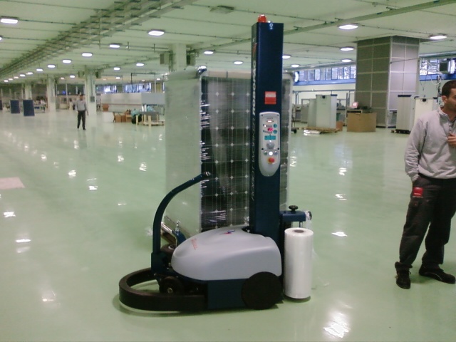 Foto0+152.jpg Robot fasciapallet Worker - Industria pannelli fotovoltaici - Salerno