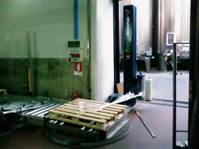 Foto0+186.jpg Fasciapallet con rulliera su piatto - Azienda vitivinicola - Atripalda (AV) 1