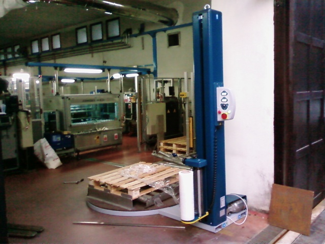 Foto0+188.jpg Fasciapallet con rulliera su piatto - Azienda vitivinicola - Atripalda (AV) 2
