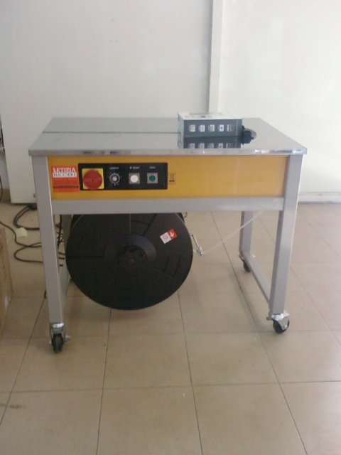 Foto0+190.jpg Reggiatrice a banco - Centro distribuzione elettronica - Foggia 