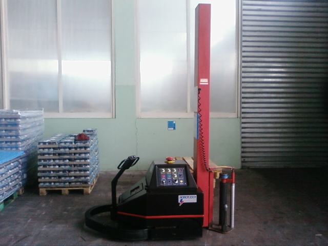 Foto0+196.jpg Robot fasciapallet revisionato mod. 2001 - Ind. lavorazione prodotti agroalimentari - Sarno (SA)