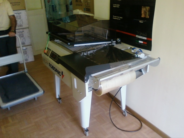 Foto01001.jpg Confezionatrice a campana Micra - Azienda distribuzione elettronica - Napoli