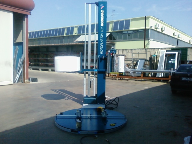 Foto02911.jpg Macchina per l'imballaggio di infissi - Industria blindati - Carinaro (CE) 1