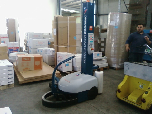 Foto03101.jpg Robot fasciapallet Worker - Azienda idrosanitari - Teggiano (SA)