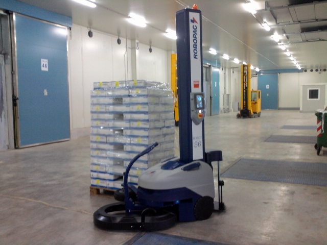 Foto220A.jpg Robot fasciapallet S6 - Azienda distribuzione - G. d'Aversa (CE)