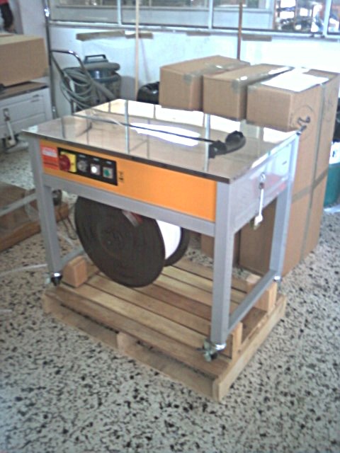 P17-05-10_15.55.jpg Reggiatrice a banco - Fabbrica guanti - Melito di Napoli (NA)